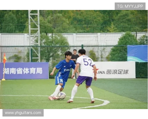 足球比赛中的全场追踪与体能要求