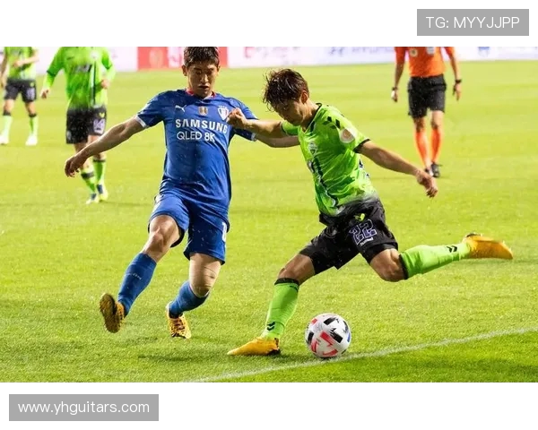 足球比赛中的快速进攻与高压防守